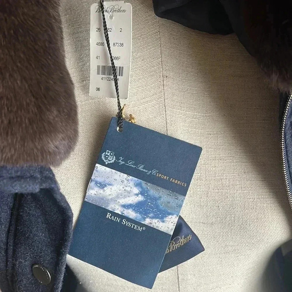 Brooks Brothers Storm System Loro
Piana wool vest with rabbit fur collar size 6 - Picture 6 of 11